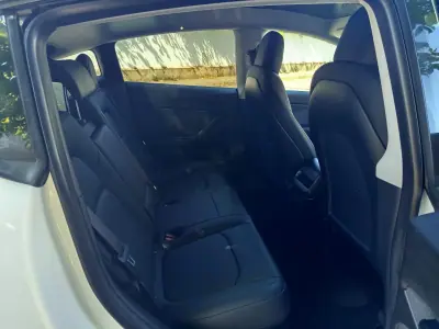 Tesla Model Y 2022 - 35750 EUR, 78615 km - AUTO.MOTO.pt - 78615km - foto 12 de 21