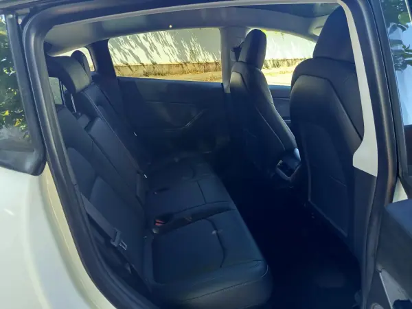 Tesla Model Y 2022 - 35750 EUR, 78615 km - AUTO.MOTO.pt - 78615km - foto 12 de 21