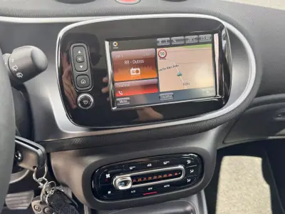 Smart ForFour 2019 - 12990 EUR, 12000 km - 12000km - foto 10 de 17