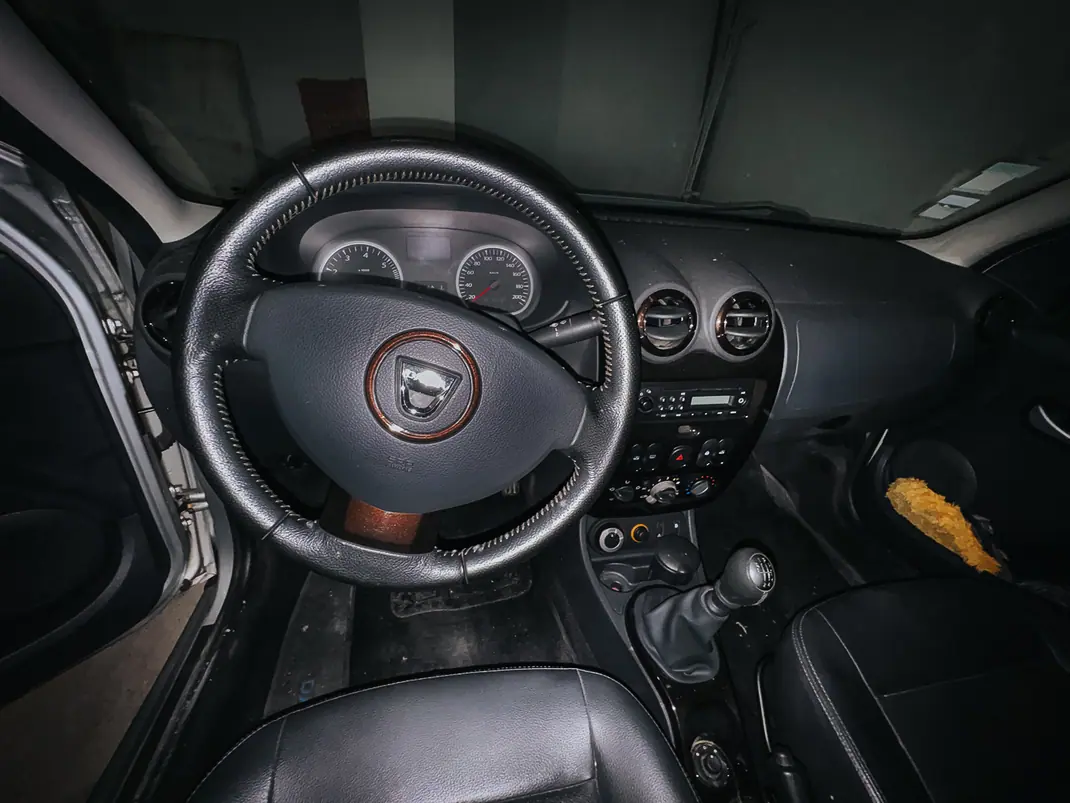 Dacia Duster 2011 - 11000 EUR, 68000 km - AUTO.MOTO.pt - 68000km - foto 9 de 27