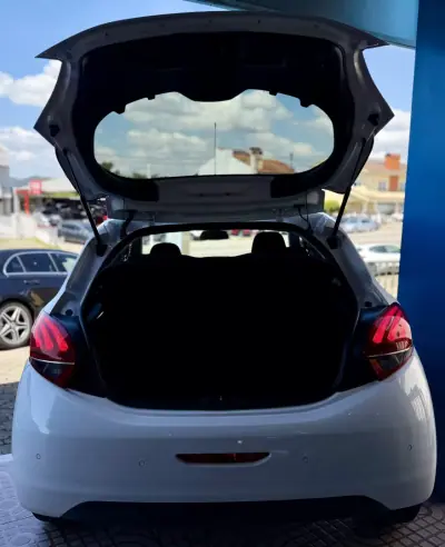 Peugeot 208 2016 - 8950 EUR, 83000 km - AUTO.MOTO.pt - 83000km - foto 24 de 25