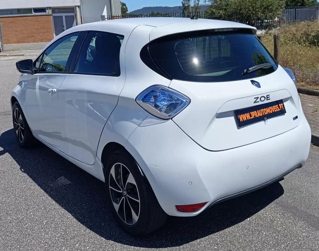 Renault Zoe 2019 - 12490 EUR, 52400 km - AUTO.MOTO.pt - 52400km - foto 7 de 17