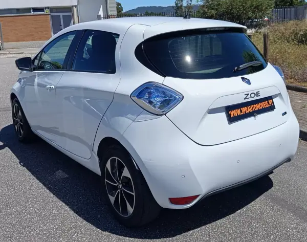 Renault Zoe 2019 - 12490 EUR, 52400 km - AUTO.MOTO.pt - 52400km - foto 7 de 17