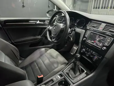 Volkswagen Golf 2013 - 14500 EUR, 180000 km - AUTO.MOTO.pt - 180000km - foto 12 de 18