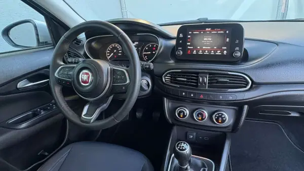Fiat Tipo 2022 - 9900 EUR, 149000 km - AUTO.MOTO.pt - 149000km - foto 4 de 12