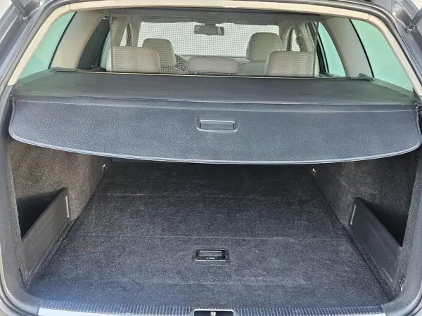 Volkswagen Passat Variant 2006 - 7300 EUR, 260000 km - AUTO.MOTO.pt - 260000km - foto 10 de 10