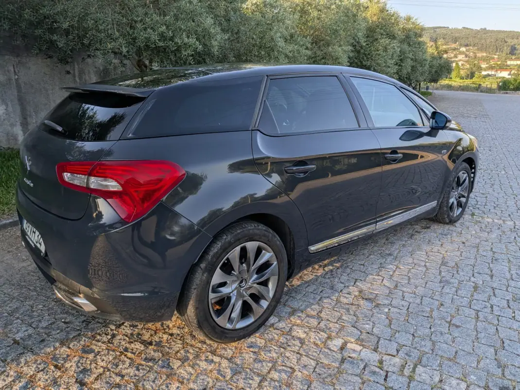 DS DS5 2014 - 10900 EUR, 19800 km - 19800km - foto 5 de 16