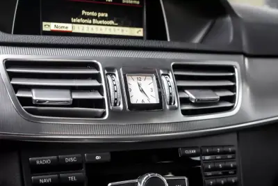 Mercedes-Benz E 300 2015 - 15990 EUR, 256669 km - AUTO.MOTO.pt - 256669km - foto 21 de 36