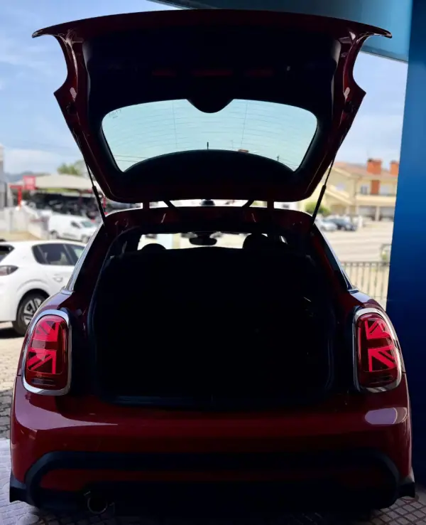 MINI 5 Portas 2023 - 26950 EUR, 56000 km - AUTO.MOTO.pt - 56000km - foto 26 de 27