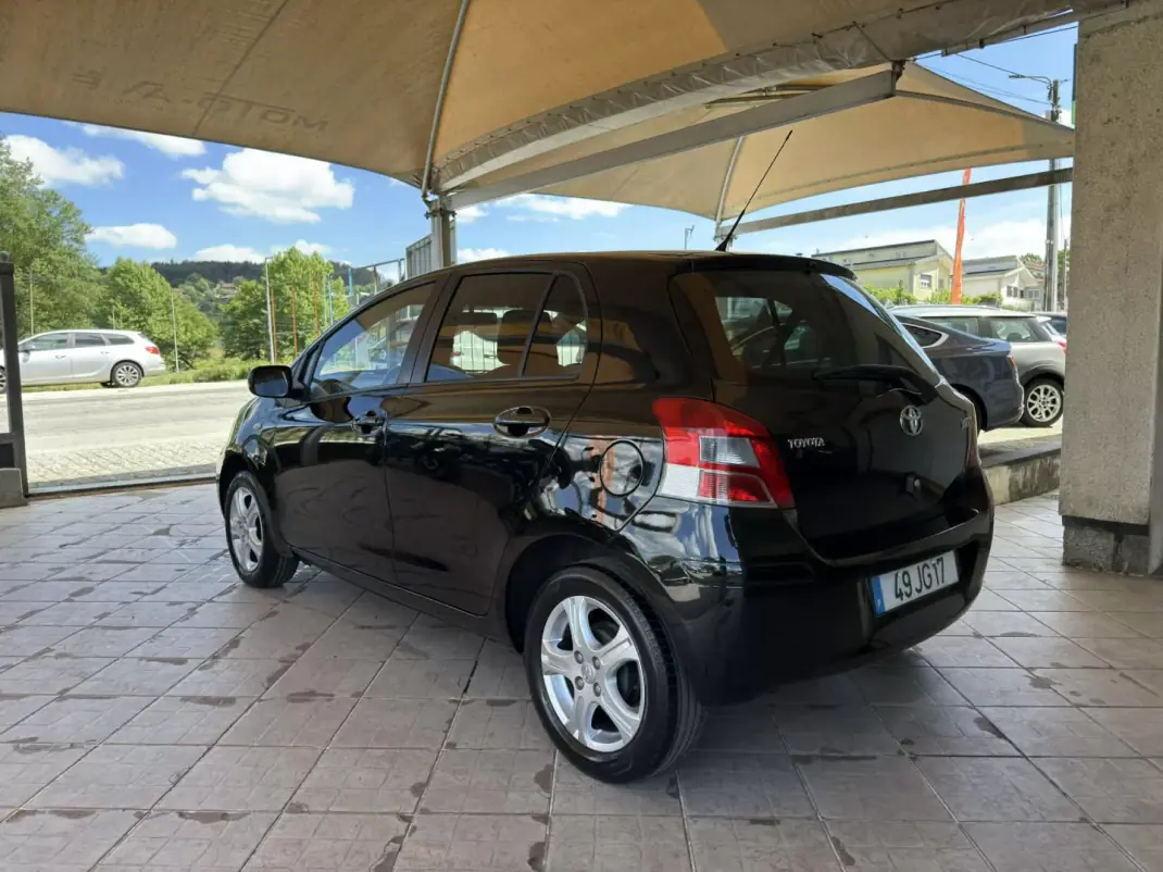 Toyota Yaris 2010 - 5500 EUR, 207295 km - AUTO.MOTO.pt - 207295km - foto 5 de 26