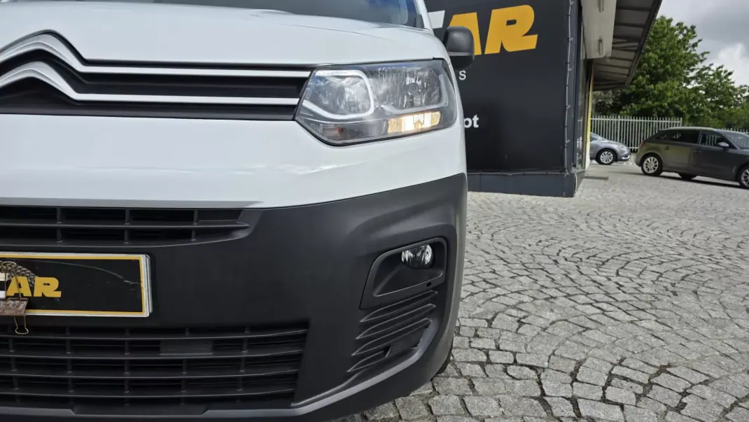 Citroën Berlingo 2022 - 14450 EUR, 77000 km - AUTO.MOTO.pt - 77000km - foto 10 de 24