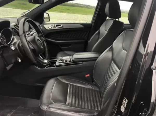 Mercedes-Benz GLE 400 2018 - 56999 EUR, 144000 km - AUTO.MOTO.pt - 144000km - foto 3 de 7