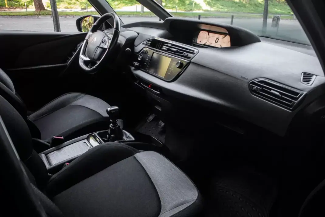 Citroën C4 Picasso 2018 - 9900 EUR, 296322 km - AUTO.MOTO.pt - 296322km - foto 20 de 30