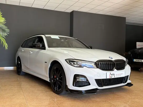 BMW 330e Pack Desportivo M Auto 2022 Hybrid Plug-In