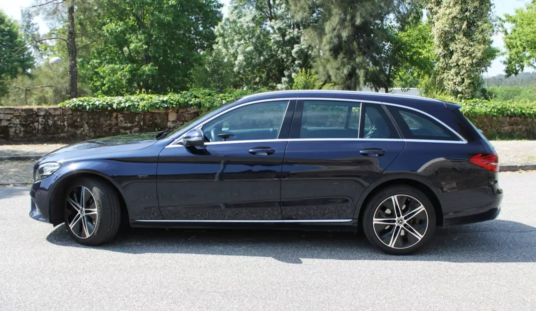 Mercedes-Benz C 300 2020 - 28990 EUR, 128000 km - AUTO.MOTO.pt - 128000km - foto 9 de 36