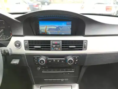 BMW 318 2010 - 8900 EUR, 360000 km - AUTO.MOTO.pt - 360000km - foto 24 de 27