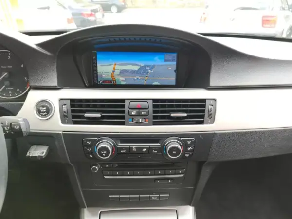 BMW 318 2010 - 8900 EUR, 360000 km - AUTO.MOTO.pt - 360000km - foto 24 de 27