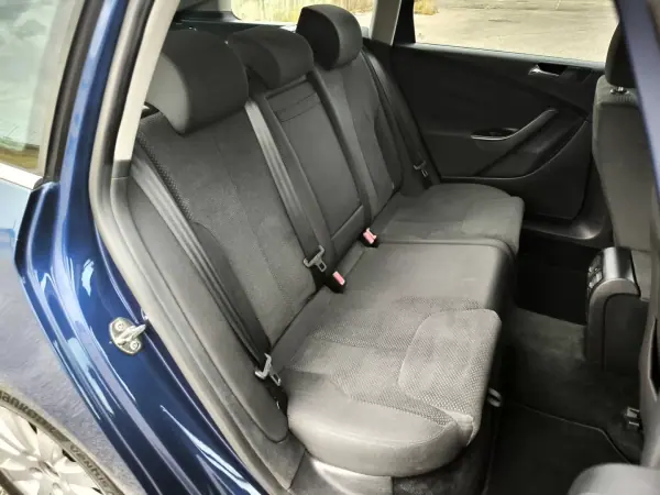 Volkswagen Passat Variant 2006 - 4950 EUR, 196789 km - AUTO.MOTO.pt - 196789km - foto 33 de 50