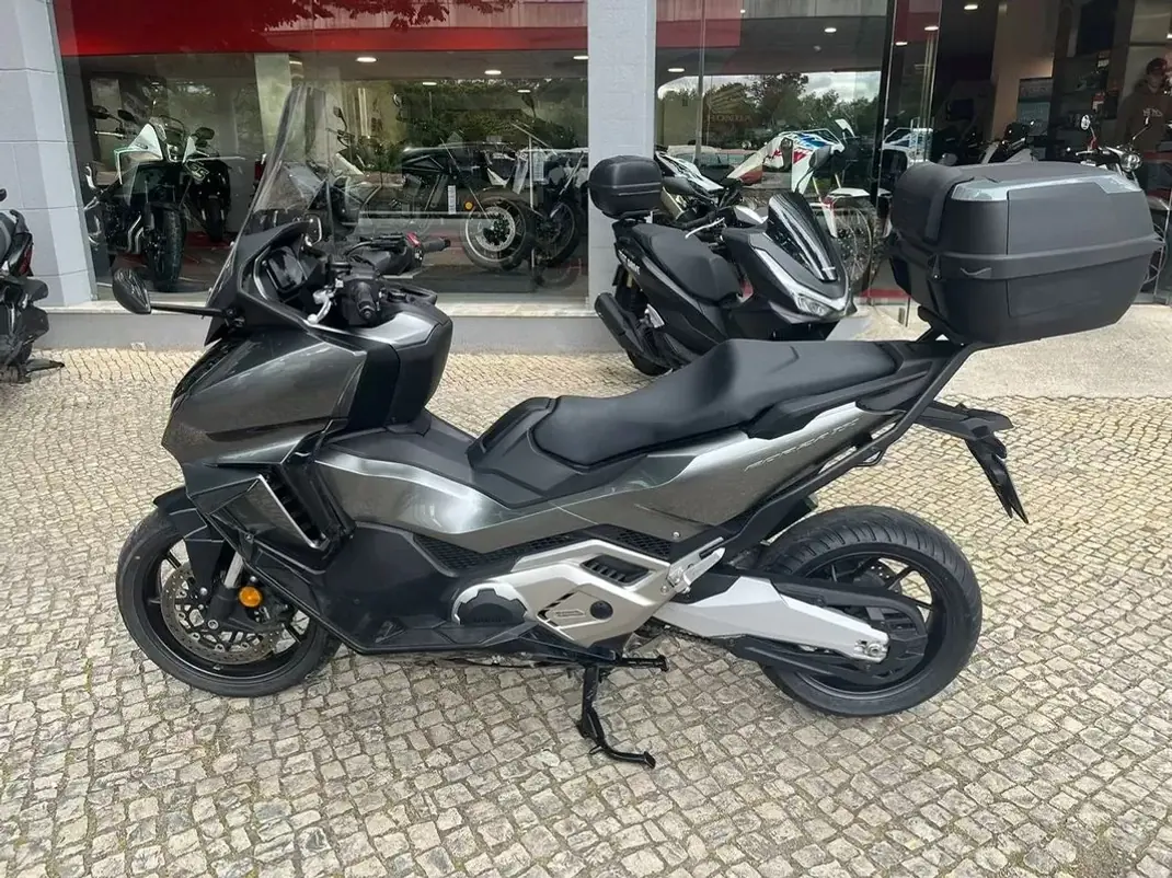 Honda Forza 2023 - 9350 EUR, 11932 km - AUTO.MOTO.pt - 11932km - foto 1 de 12