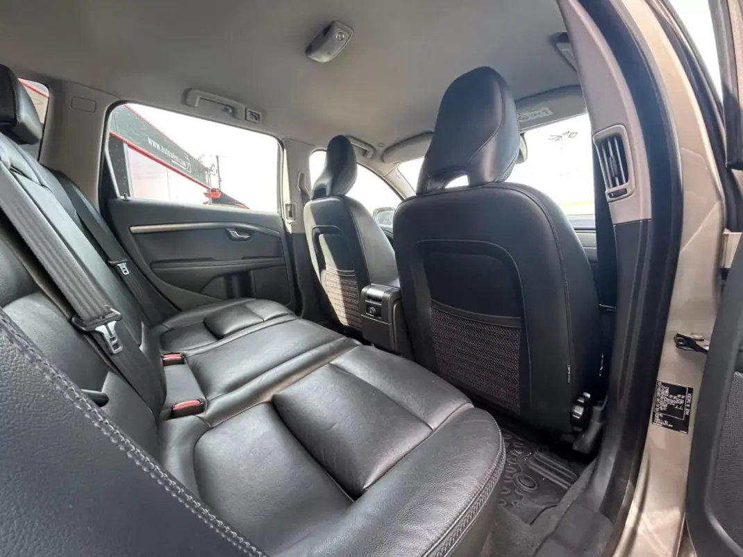 Volvo XC 70 2015 - 14990 EUR, 215301 km - 215301km - foto 18 de 19
