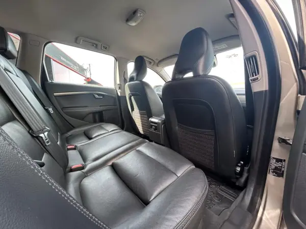 Volvo XC 70 2015 - 14990 EUR, 215301 km - AUTO.MOTO.pt - 215301km - foto 18 de 19