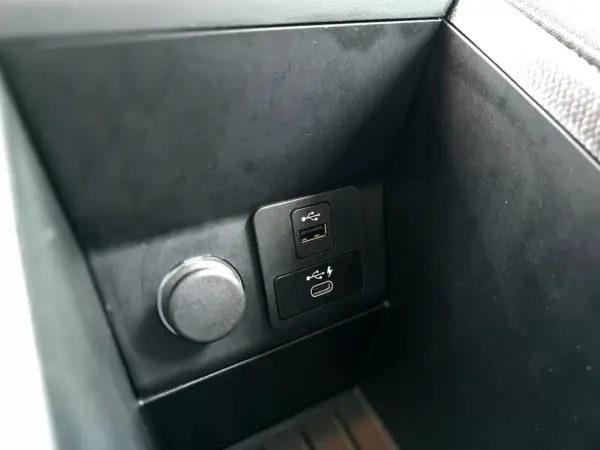 BMW i3 2019 - 19900 EUR, 78800 km - AUTO.MOTO.pt - 78800km - foto 21 de 33