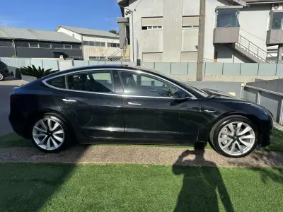 Tesla Model 3 2019 - 19900 EUR, 270000 km - AUTO.MOTO.pt - 270000km - foto 16 de 53