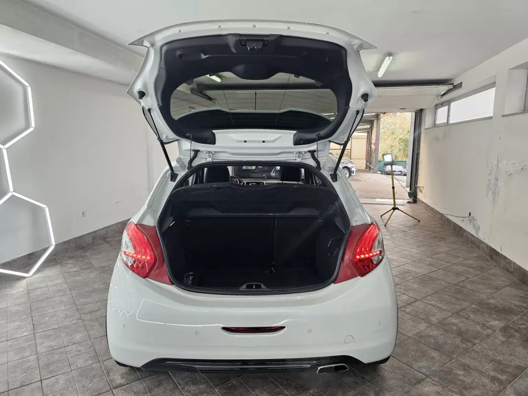 Peugeot 208 2015 - 16650 EUR, 121757 km - AUTO.MOTO.pt - 121757km - foto 38 de 38