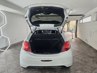 Peugeot 208 2015 - 16650 EUR, 121757 km - AUTO.MOTO.pt - 121757km - foto 38 de 38