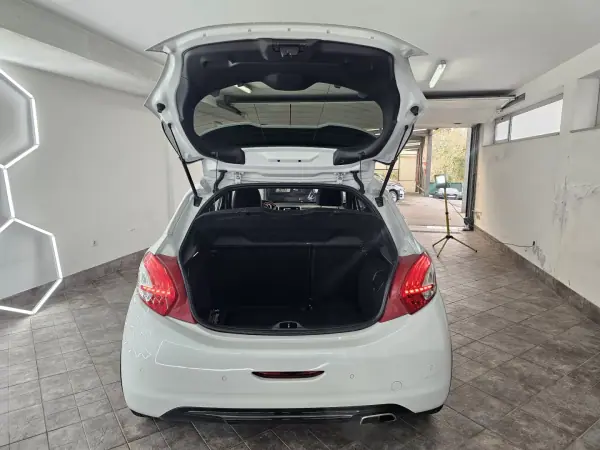 Peugeot 208 2015 - 16650 EUR, 121757 km - AUTO.MOTO.pt - 121757km - foto 38 de 38