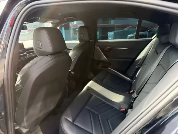 BMW 530e 2024 - 52900 EUR, 500 km - AUTO.MOTO.pt - 500km - foto 5 de 15