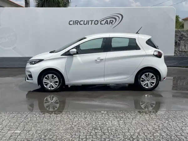 Renault Zoe 2020 - 14800 EUR, 56840 km - AUTO.MOTO.pt - 56840km - foto 2 de 42