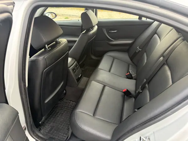 BMW 320 2006 - 7750 EUR, 310000 km - AUTO.MOTO.pt - 310000km - foto 9 de 9