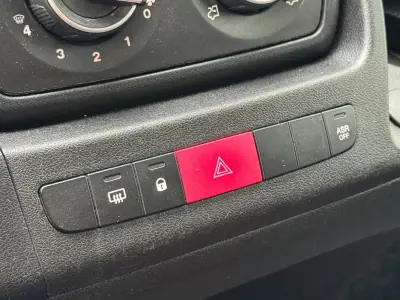 Peugeot 2020 - 16950 EUR, 100000 km - AUTO.MOTO.pt - 100000km - foto 21 de 24