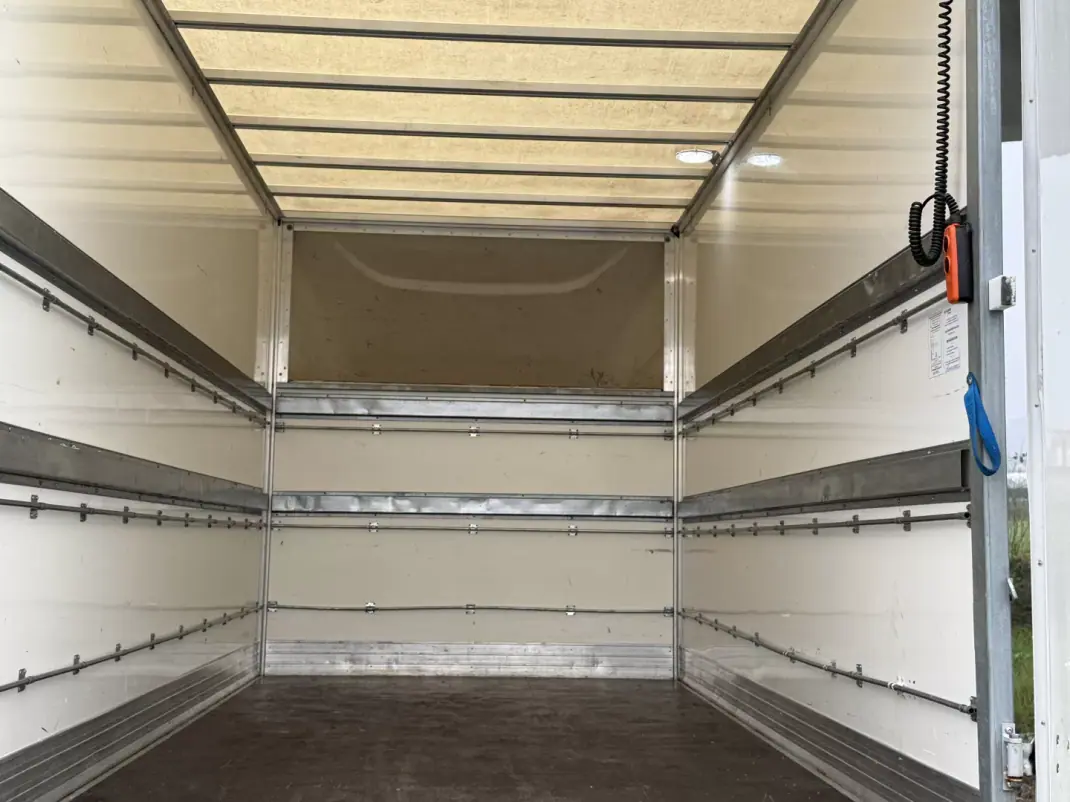 Iveco DAILY 35-140 CONTENTOR E PLATAFORMA 2020 - 28490 EUR, 91000 km - AUTO.MOTO.pt - 91000km - foto 13 de 34