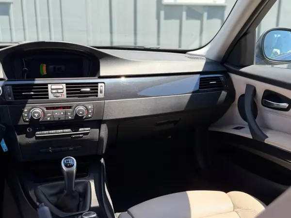 BMW 320 2012 - 11900 EUR, 291000 km - AUTO.MOTO.pt - 291000km - foto 10 de 17