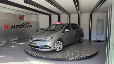 Toyota Auris 2015 — foto 2 de 53