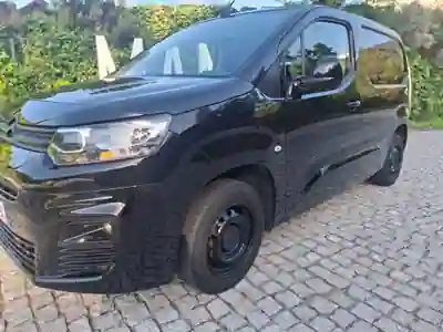 Citroën BERLINGO 3 LUGARES 2020 - 10250 EUR, 230000 km - AUTO.MOTO.pt - 230000km - foto 3 de 12