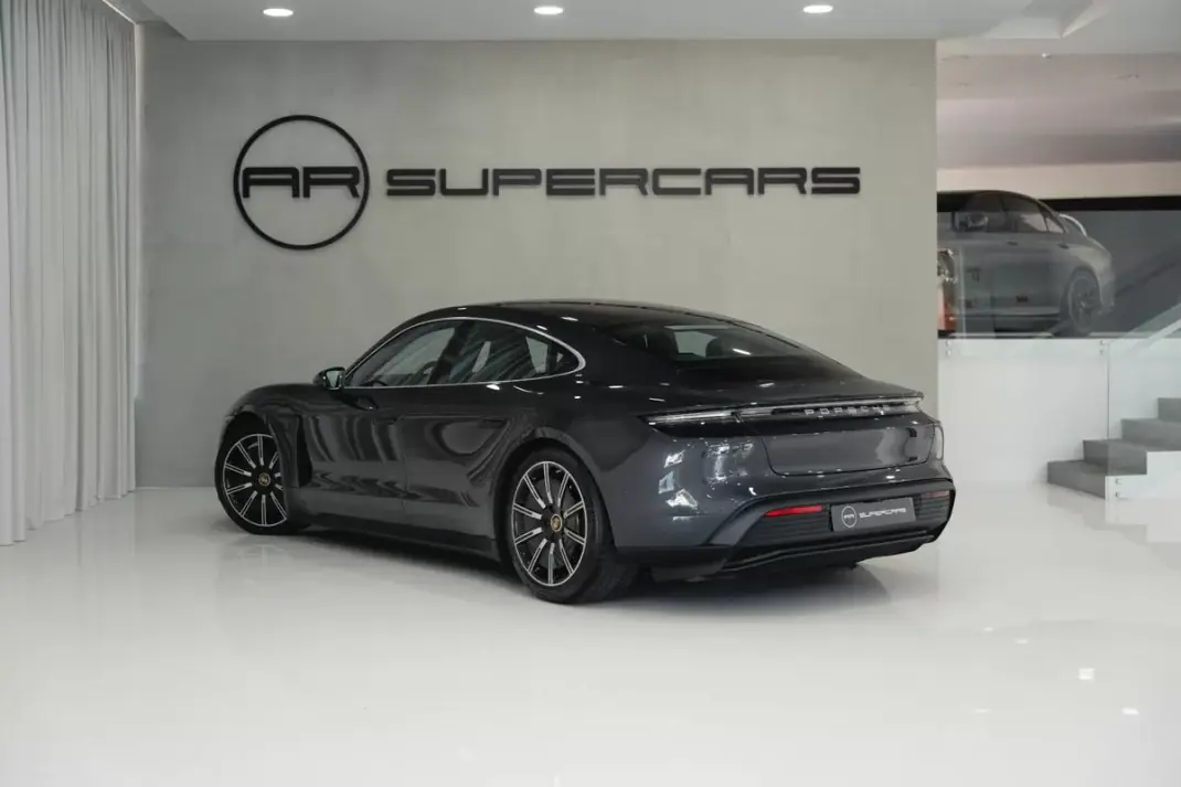 Porsche Taycan 2020 - 59950 EUR, 87282 km - 87282km - foto 13 de 46