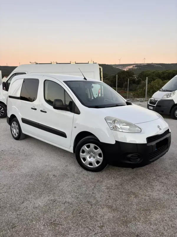 Peugeot Partner 1.6 e-HDi Confort 123g 2014 Diesel — 202 000 km Peugeot Partner 2014