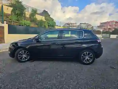 Peugeot 308 2016 - 8900 EUR, 95000 km - AUTO.MOTO.pt - 95000km - foto 2 de 7