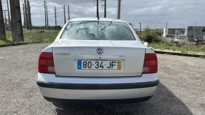 Volkswagen Passat 1997 - 1950 EUR, 208000 km - AUTO.MOTO.pt - 208000km - foto 5 de 12