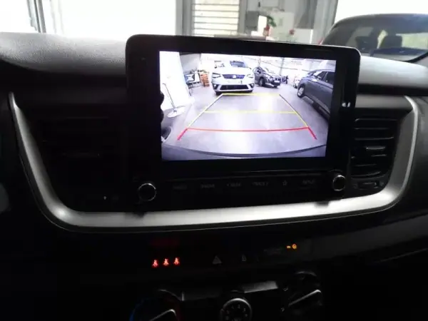 Kia Stonic 2021 - 13500 EUR, 59472 km - AUTO.MOTO.pt - 59472km - foto 9 de 25