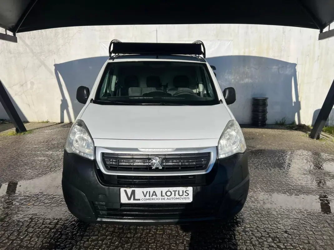 Peugeot Partner 2016 - 6950 EUR, 215000 km - AUTO.MOTO.pt - 215000km - foto 3 de 6
