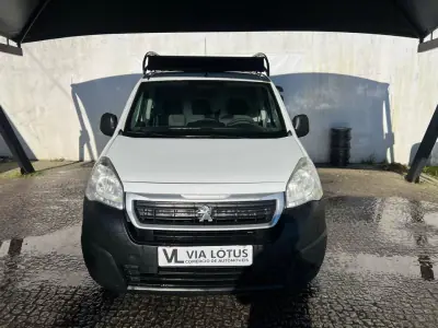 Peugeot Partner 2016 - 6950 EUR, 215000 km - AUTO.MOTO.pt - 215000km - foto 3 de 6