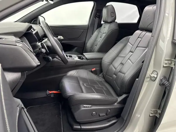 DS DS7 Crossback 2025 - 36900 EUR, 37610 km - AUTO.MOTO.pt - 37610km - foto 12 de 17