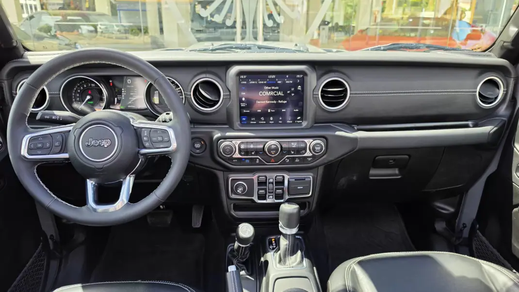 Jeep Wrangler Unlimited 2023 - 71900 EUR, 37675 km - AUTO.MOTO.pt - 37675km - foto 14 de 23
