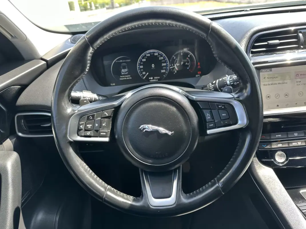 Jaguar F-Pace 2018 - 22500 EUR, 146000 km - 146000km - foto 41 de 69