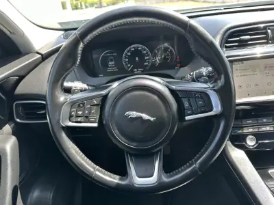Jaguar F-Pace 2018 - 22500 EUR, 146000 km - AUTO.MOTO.pt - 146000km - foto 41 de 69