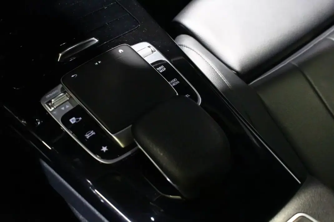 Mercedes-Benz A 250 2020 - 23890 EUR, 109000 km - AUTO.MOTO.pt - 109000km - foto 26 de 29